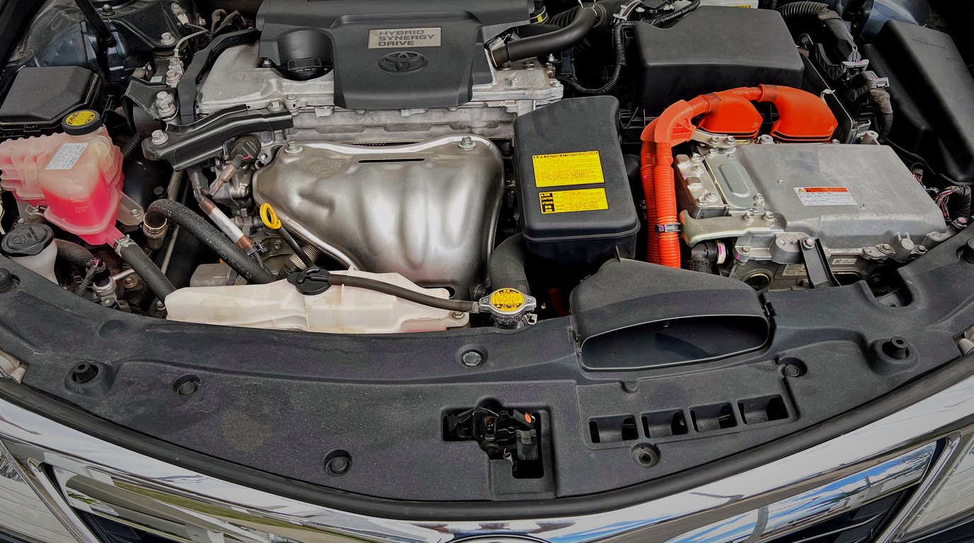 Underhood hybrid vehicle inverter and high-voltage motor powertrain